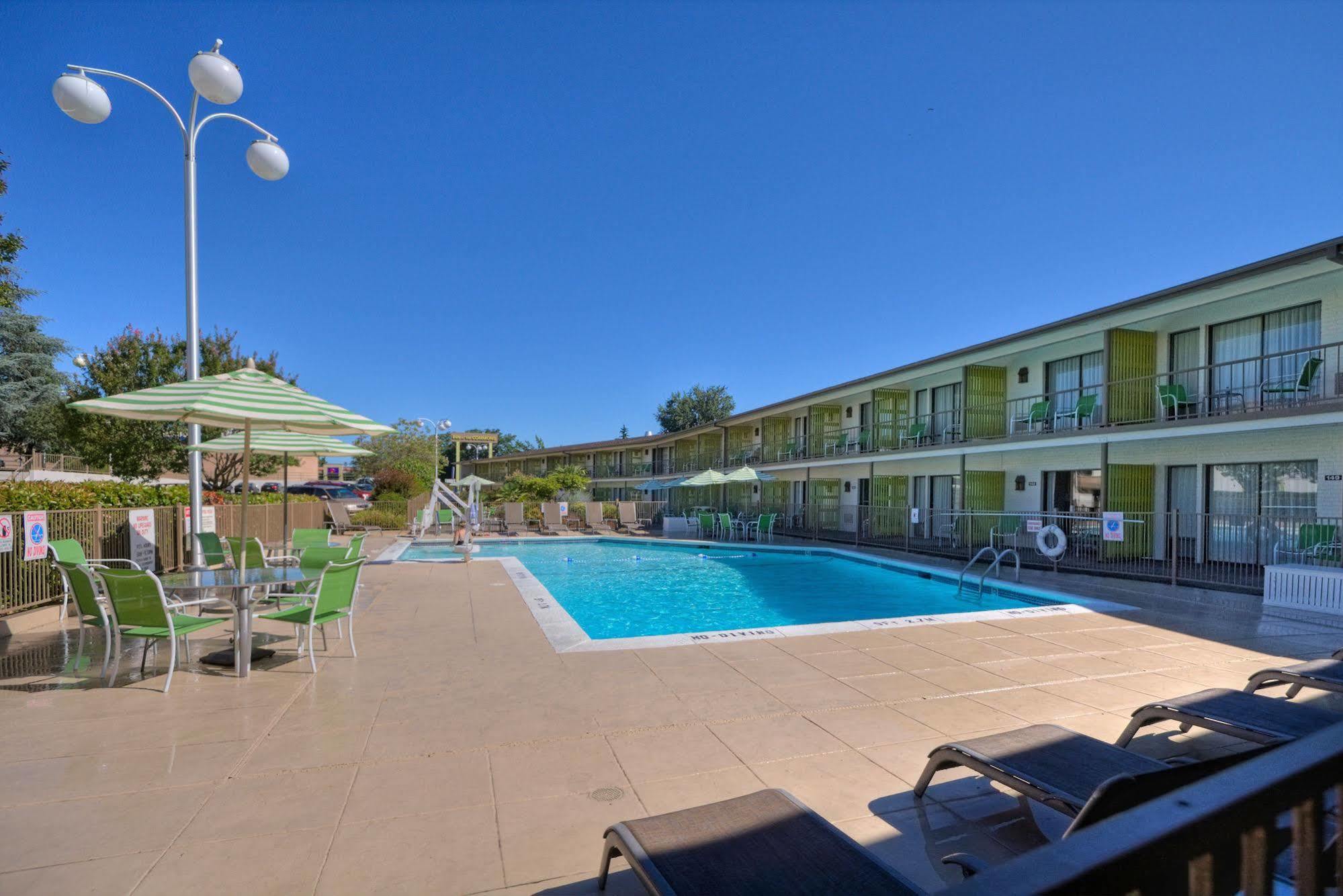 Inn At The Commons Medford Exteriér fotografie